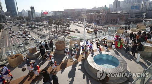 서울로7017 방문객 2천만명 돌파…개장 2년4개월 만