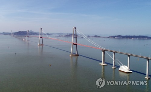 태풍 타파 영향 '강풍'…신안 천사대교 통행 제한