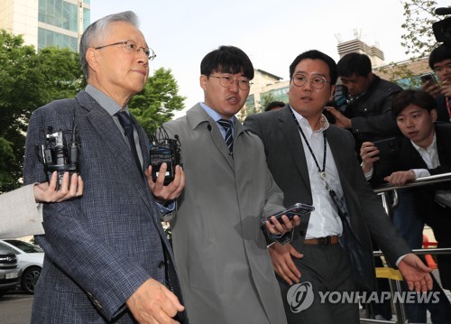 검찰, 'KT 부정채용 관여' 이석채 前회장에 징역 4년 구형
