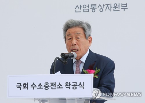 유인태 "曺 기자간담회, 관행과 무관하게 국회 내규 위반"