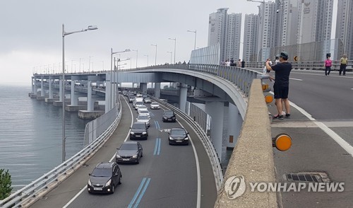 부산시 광안대교 관광 자원화 실험…22일 차량 통행 또 막는다