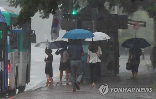 전국에 많은 비…중부에 최고 300㎜ 이상