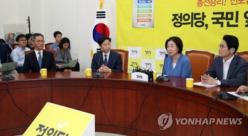 정의, 조국 '대통령 임명권 존중' 입장 정했다 부인 기소에 보류