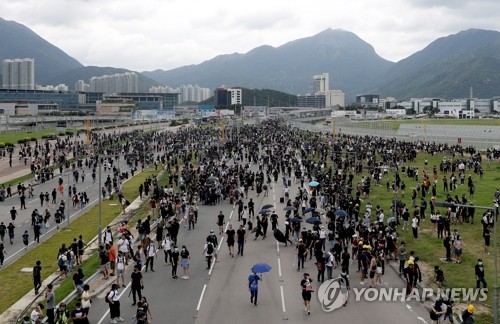 中언론, 홍콩 시위대에 "인내에 한계 있다…끝 다가와" 경고(종합)