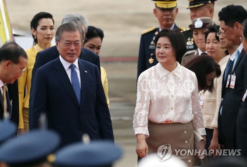 文대통령, 태국 방콕서 순방 돌입…내일 한·태 정상회담