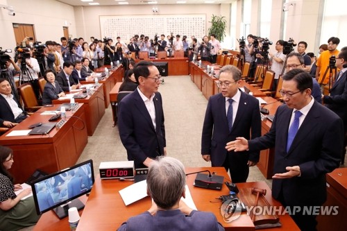 법사위, 조국 청문회 일정 의결 불발…與의원들 퇴장