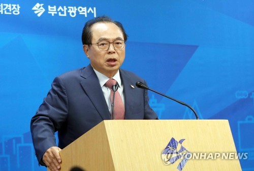 오거돈 부산시장 "압수수색·가짜뉴스 논란은 낭비"