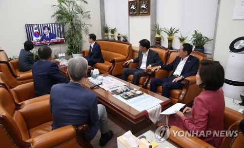 한국당, 방송사에 '조국 기자간담회' 반론 생중계 요청