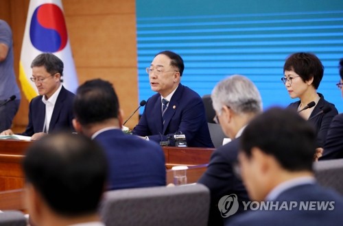 홍남기 "공공기관 외주화 폐해·채용비리 막을 페널티 강구"(종합)