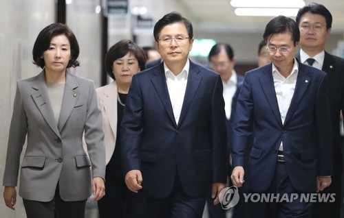 한국당, '특검·국조' 꺼내며 강공모드…원내외 투쟁전략 고심