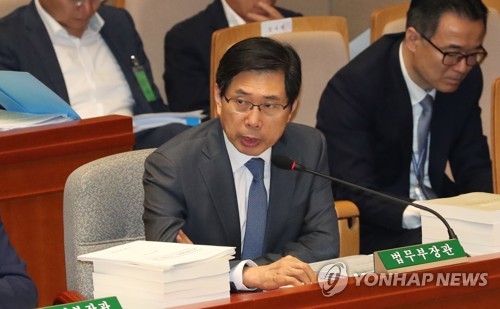 박상기 퇴임…"검찰개혁 미완…오만한 조직 신뢰받기 어려워"