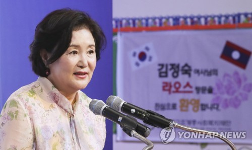 김정숙 여사, 라오스 아동병원 방문…"아이들 고통없길"