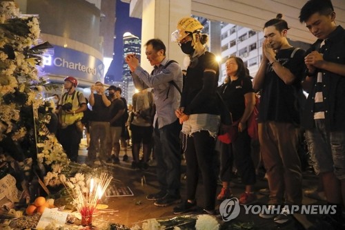 "홍콩 당국, 시위자 중상 입었는데 3시간 후에야 병원 보내"