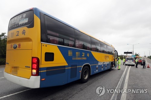 인천공항 연결 교량들 통제…승객들 비행기 놓칠까 '발동동'