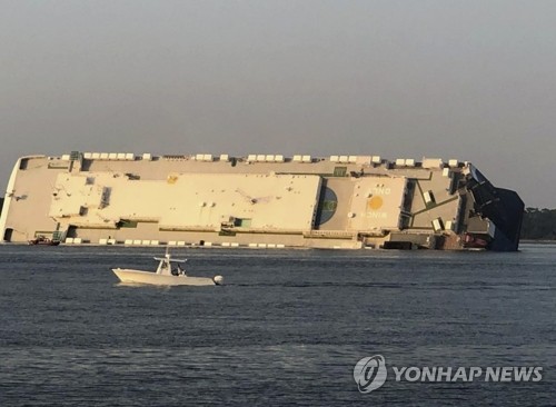 외교부 "선체 두드리자 내부서 반응…오늘 밤 구조대원 투입"