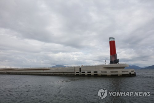 음악이 흐르는 방파제…'베일 벗은' 여수 신북항