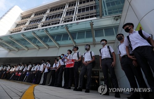 中, 국경절前 홍콩 사태 끝내자…'회유와 압박' 총력전