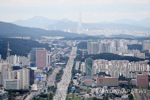 "고향으로 출발" 전국 귀성행렬…기차역 북적·고속도로 정체