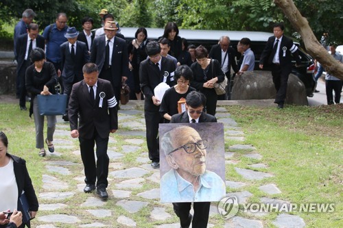 '비전향 장기수' 서옥렬씨 민족통일장 영결식 엄수