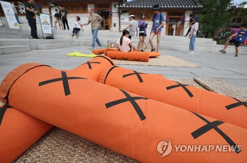 아쉬운 추석 연휴 마지막날…서울역·고속터미널 귀경인파