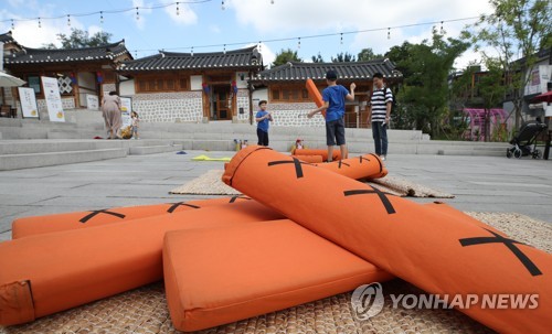 추석연휴 마지막날 고속도로 소통 원활…관광지는 북적