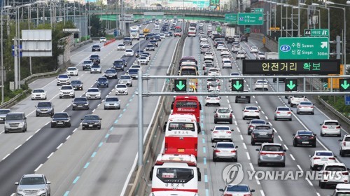 연휴 마지막 날 귀경길 막바지 정체…부산→서울 4시간 50분