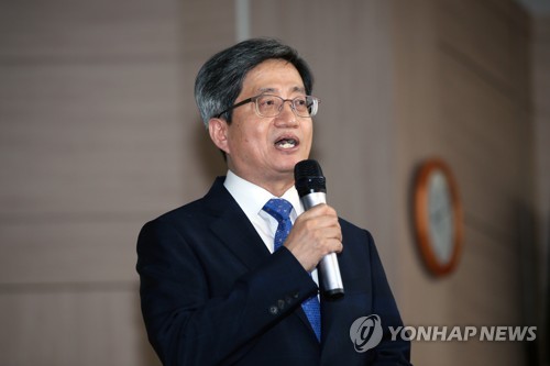 김명수 대법원장 "사법행정, 재판지원 본래 기능 회복 확신"
