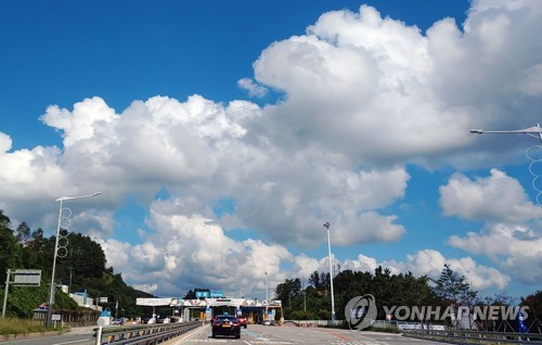 '아침저녁으로 쌀쌀' 오늘도 일교차 커…제주는 가끔 비