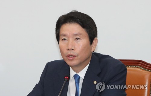 與, 한국당 '릴레이 삭발' 비판…"약자 코스프레…민생 챙길 때"(종합)