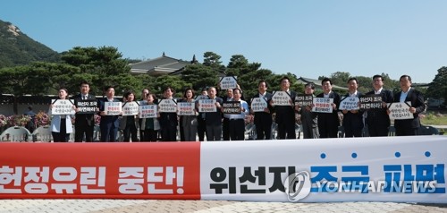 한국당, 광화문서 촛불 들었지만…'反조국' 야권연대는 난망