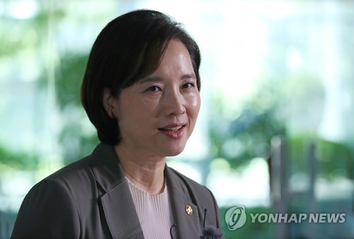 유은혜 "고입부터 첫 취업까지 특권계층 유리한 제도 개혁"