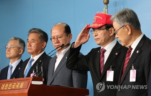 예비역장성단체 "정경두·송영무 '이적혐의'로 형사고발"