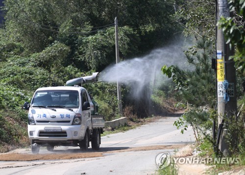 [르포] 방역망 뚫릴라…경기남부지역도 소독에 총력전