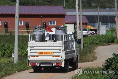 [르포] "방역 열심히 했는데"…연천 ASF 농가 통제 속 살처분