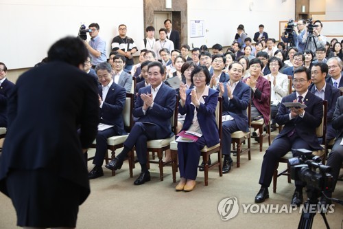 자살예방교육 받은 이총리 "정부가 알아야 국민생명 보호"