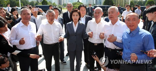 한국당, '조국 고향' 부산서 첫 대규모 촛불집회…"심판해야"(종합3보)