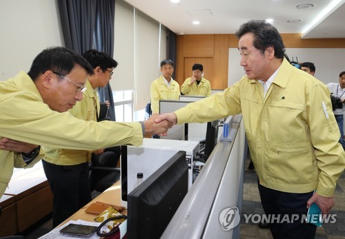 이총리, 돼지열병 중앙상황실 방문…"돼지고깃값 안정시킬 것"