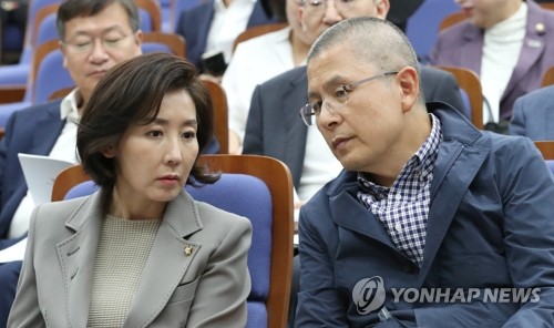 與 "민생 국감"·한국당 "조국 국감"…국조·국감 전방위 대치