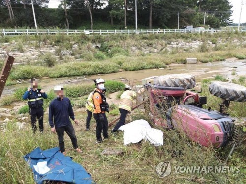 평창서 트랙터 4ｍ 아래 하천 추락…40대 운전자 숨져