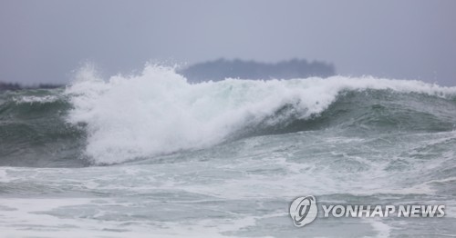 태풍 '타파'에 전국 강한 비바람…최대 400㎜ '물폭탄'