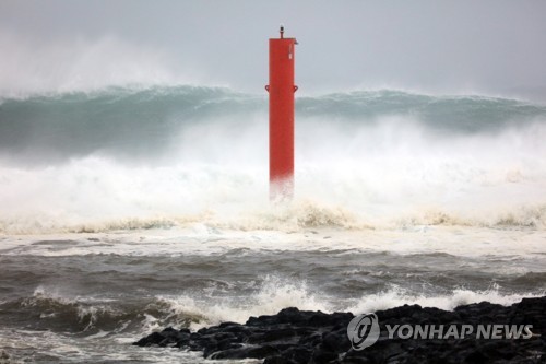 제주도 육·해상 태풍특보, 강풍·풍랑특보로 대치