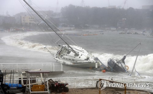 태풍 '타파' 한반도 근접…1명 사망 포함 크고 작은 피해 속출