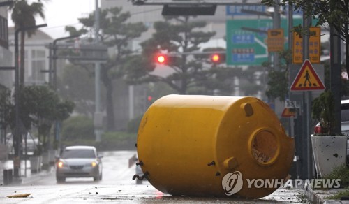 태풍 '타파' 제주에 700㎜ 물폭탄…정전·침수 잇따라