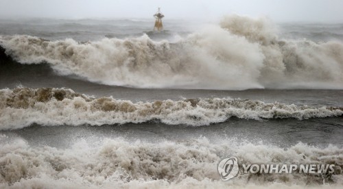 태풍 '타파' 제주에 700㎜ 물폭탄…정전·침수 잇따라