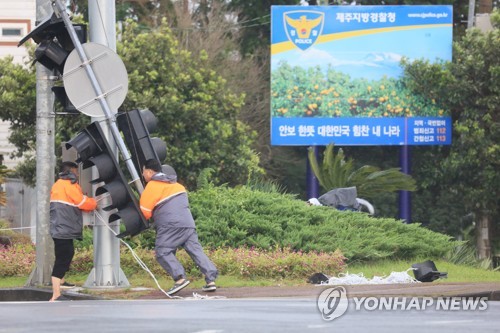 강풍에 물 폭탄…태풍 '타파' 할퀸 제주·남부 피해 속출