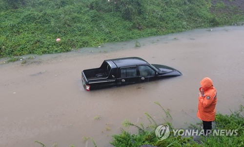 태풍 '타파' 1명 중상…농경지 6천㎡ 침수·7000여가구 정전