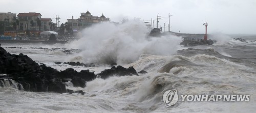 '타파' 강풍에 제주 3천335가구 정전(종합)