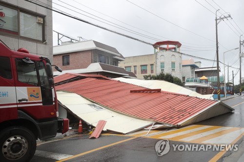 물폭탄·강풍 몰고 온 태풍 '타파'에 한반도 절반이 쑥대밭