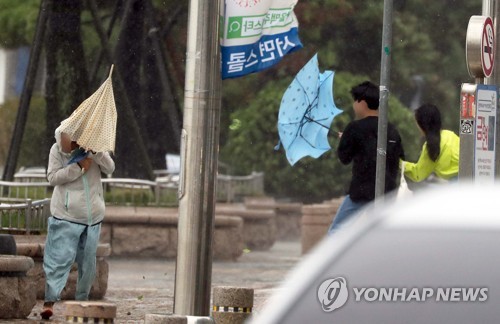 태풍 '타파'로 전국 8천가구 정전…58% 복구