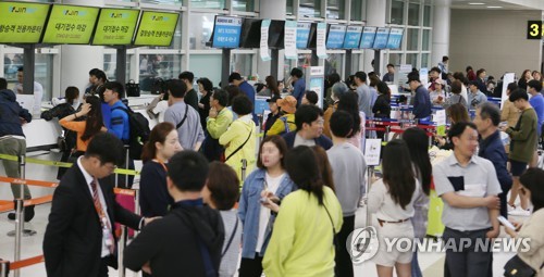 태풍에 중단된 제주국제공항 항공기 7시부터 운항 재개